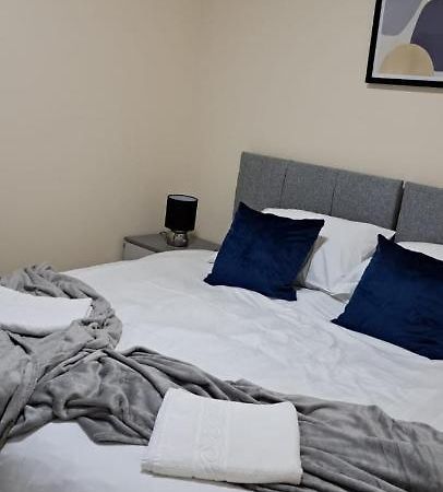 런던 Upper Tooting Road 빌라 외부 사진